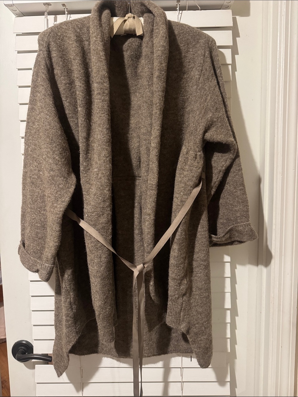 MOTH Anthropology Women’s size L Tan Sweater Cardigan. Front tie.